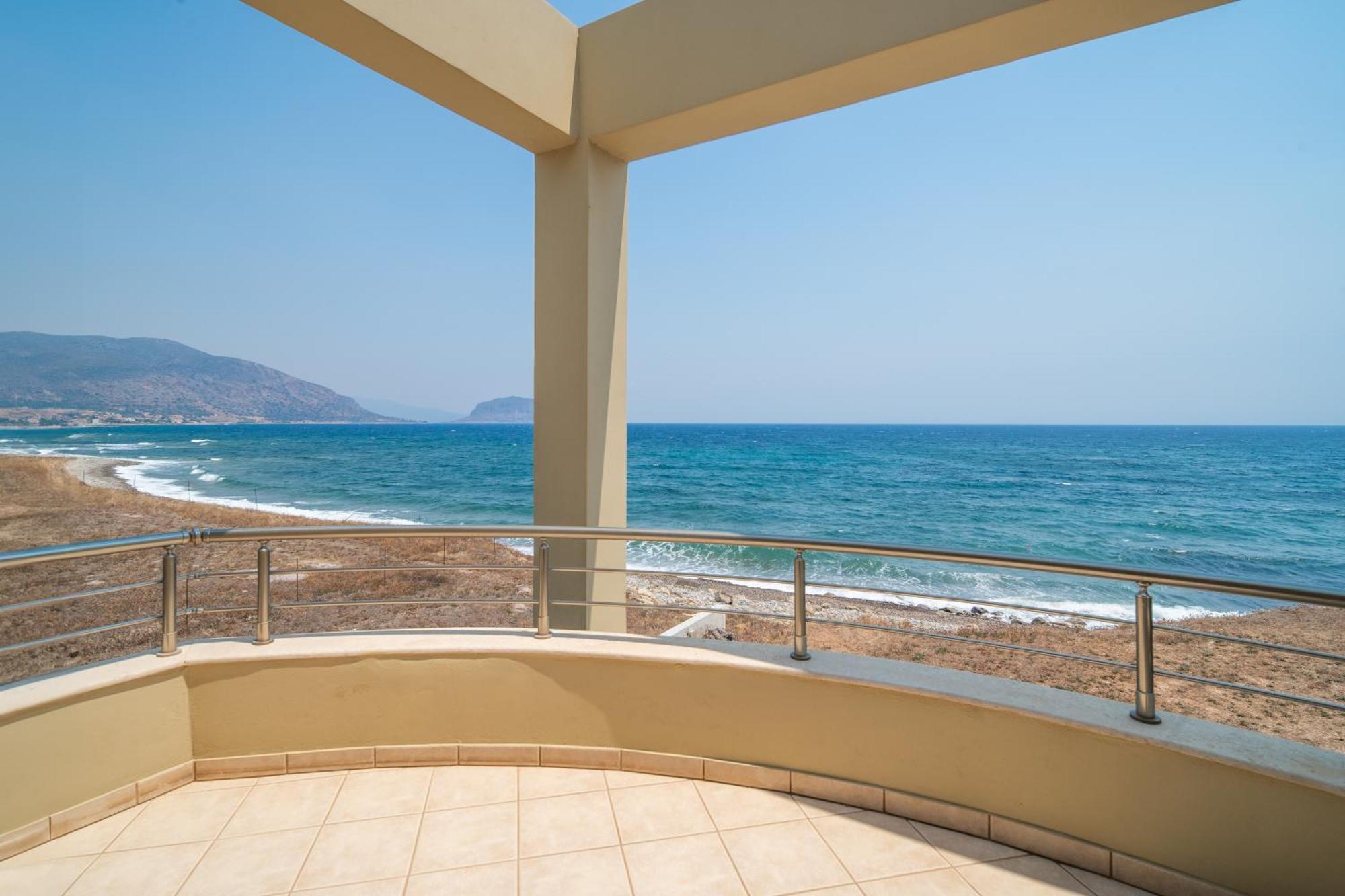 Spacious Beachfront Maisonettes With Stunning Views & A Private Beach Monemvasía الغرفة الصورة